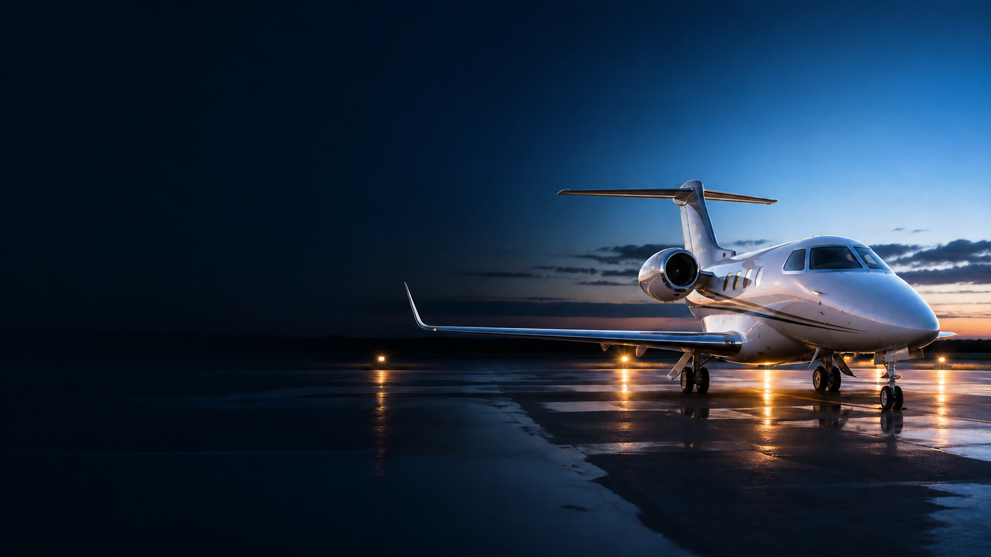 Jet privé sur une aire de trafic d'aviation d'affaires